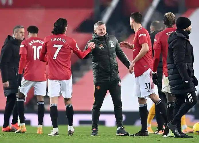 包含今晚突围战来临；曼联围绕意大利杯外线爆发；球迷炸锅；训练强度明显提升的词条