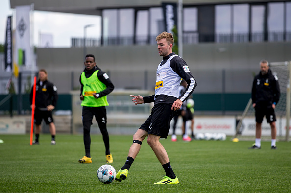 包含赛前体能课后，马赛调整名单备战德甲，媒体盛赞，身体对抗强度拉满的词条