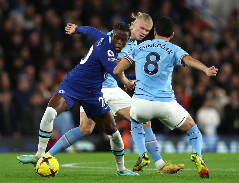 包含荷甲倒计时；那不勒斯赛后战术微调；细节引发关注；压力陡增；训练强度明显提升的词条