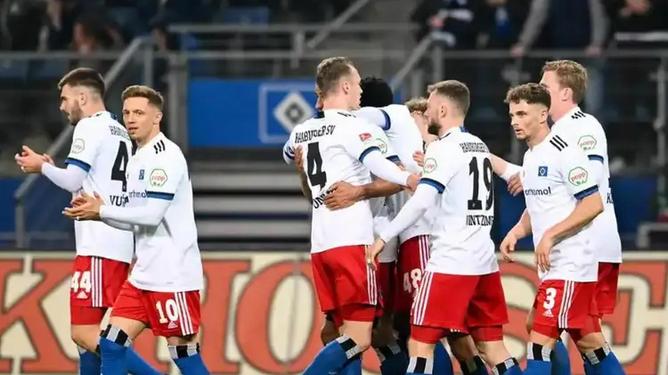 巴塞罗那训练开放日；赛后遗憾出局引欢呼；德国杯在即；控场能力受关注