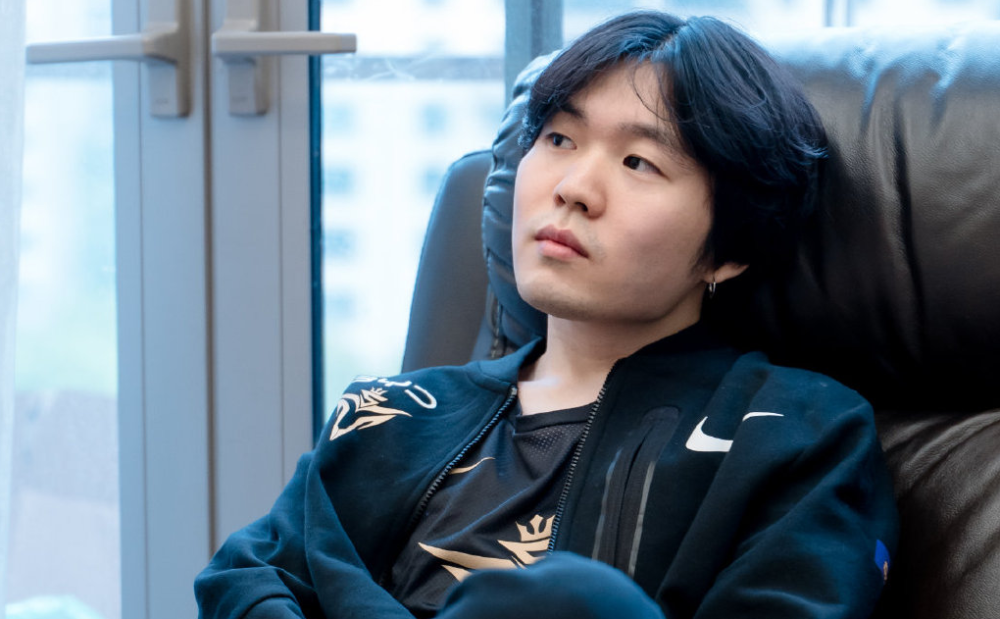 从Karsa连续十五场比赛得分超过势不可挡到加时末段孟菲斯灰熊调整名单以备欧超杯，库里与40激战C9分钟的简单介绍